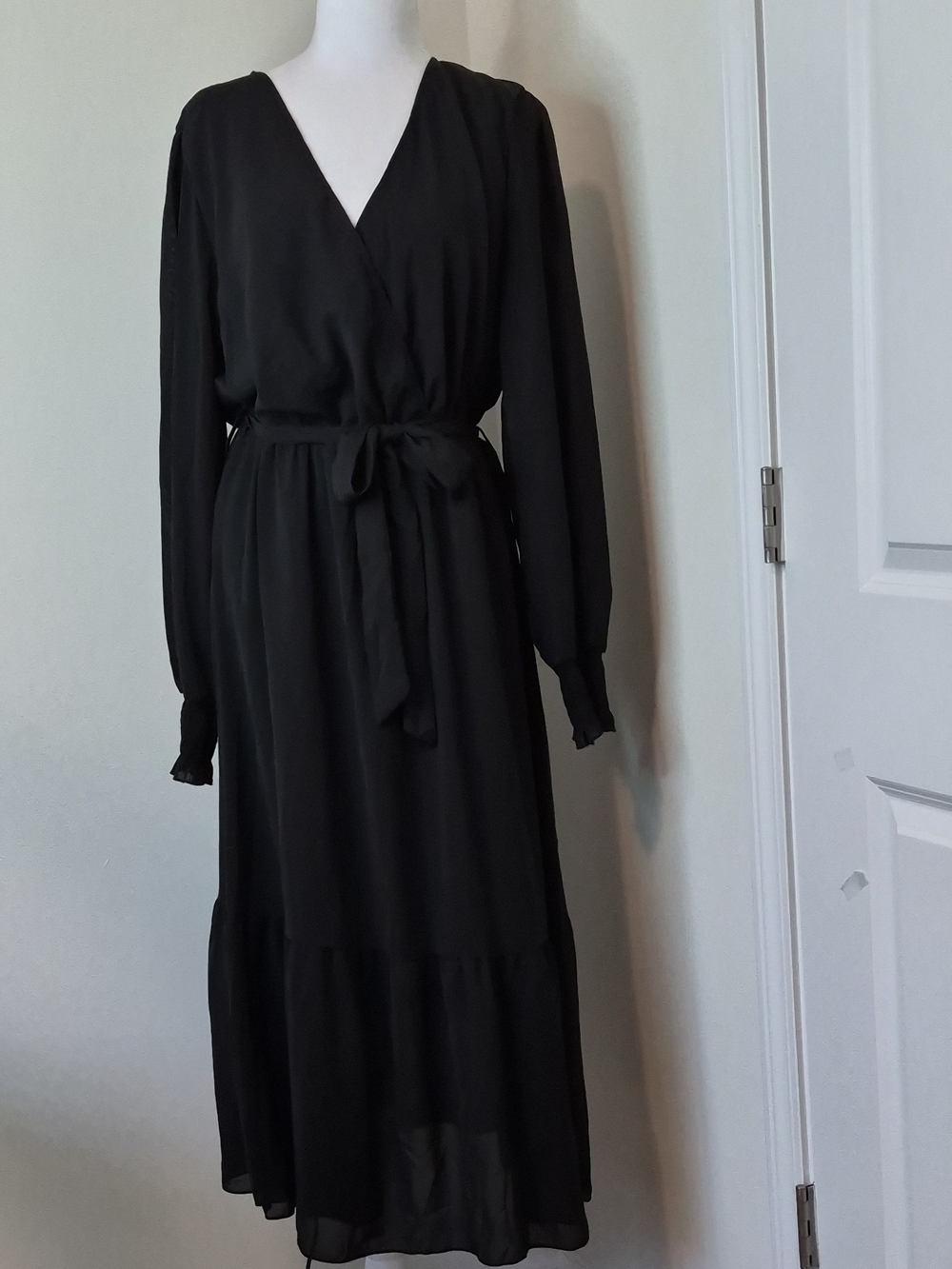 Pretty Garden Black Long-Sleeve Tie-Waist Maxi Dress Size XL
